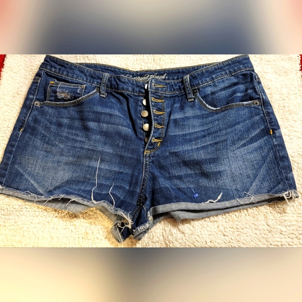 PLUS size High Rise Shortie Demin Shorts Stretch Universal Thread size 14. W32